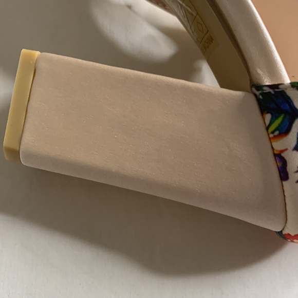 Multiple Colors Sandals size 36 eur size - Picture 7 of 7